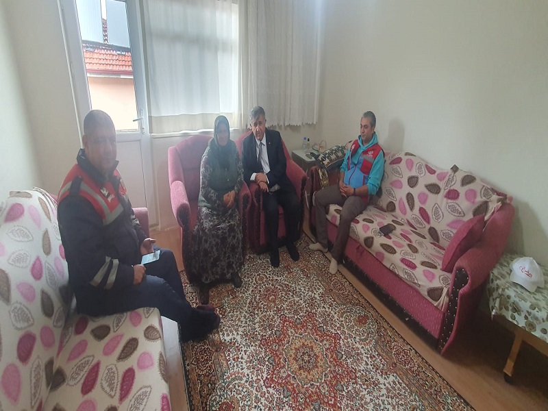 Sayın Kaymakamımız Emir Osman Bulgurlu Şehadetinin Yıldönümünde Şehit Cengiz Kurtkayası'nın Annesini Ziyaret Etti