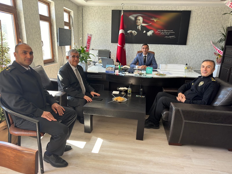 Sayın Kaymakamımız Emir Osman Bulgurlu Saçak Belediye Başkanı Seçilen Sayın Erdal Karakaya'yı Ziyaret Etti