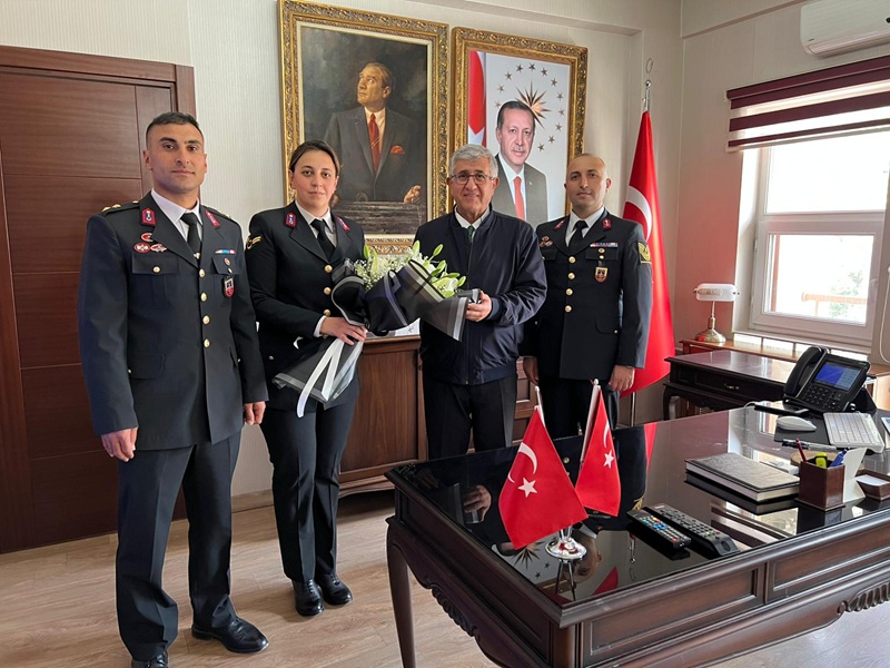 İlçe Jandarma Komutanı Uğur Kaya ve Jandarma Personelleri Sayın Kaymakamımız Emir Osman Bulgurlu'yu Ziyaret Etti