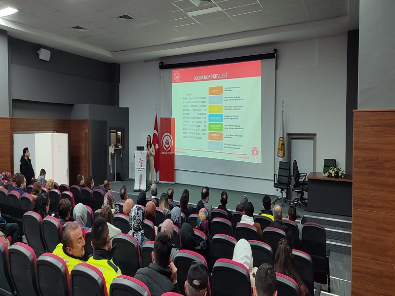 Sayın Kaymakamımız Emir Osman Bulgurlu 2025 Aile Yılı Kapsamında Düzenlenen Konferansa Katıldı