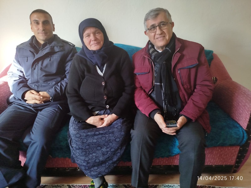 Sayın Kaymakamımız Emir Osman Bulgurlu Yakını Vefat Eden Şehit Cengiz Kurtkayası'nın Annesi Şerife Kurtkayası'na Başsağlığı Ziyaretinde Bulundu